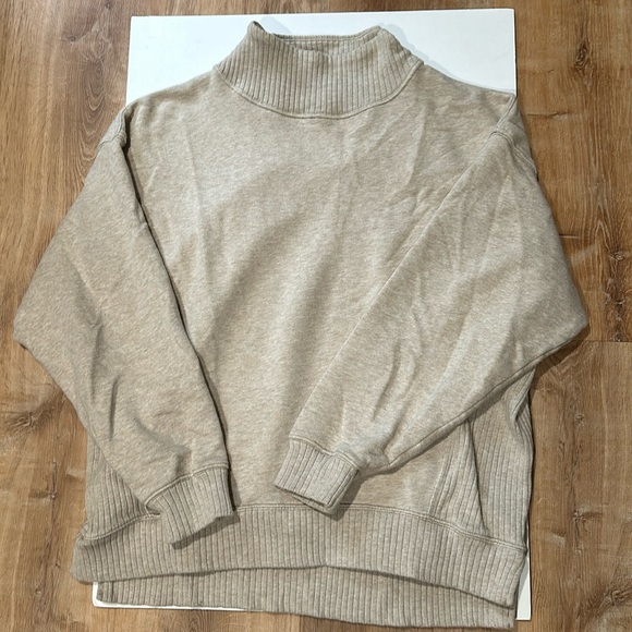 Women’s Oversized Aerie Turtleneck Size Small - Picture 1 of 3